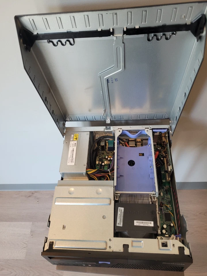 Lenovo Thinkcentre 7483- CTO SFF Core 2 Duo E8400 3.00GHz 4GB RAM | NO HDD - Image 2 of 4