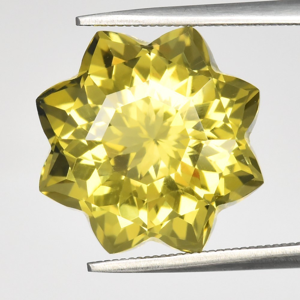 Citrine du Brésil en étoile de 9,92 cts, la pierre de lumière pour sublimer vos tenues de soirée