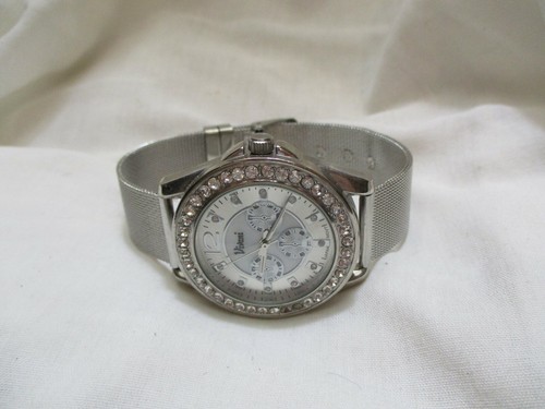 Vivani Analog Wristwatch with a Buckle Band - Picture 12 of 12
