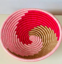 EUC!INDEGO AFRICAN PINK BEIGE SWIRL PLATEAU SISAL GRASS WOVEN WALL ACCENT BASKET