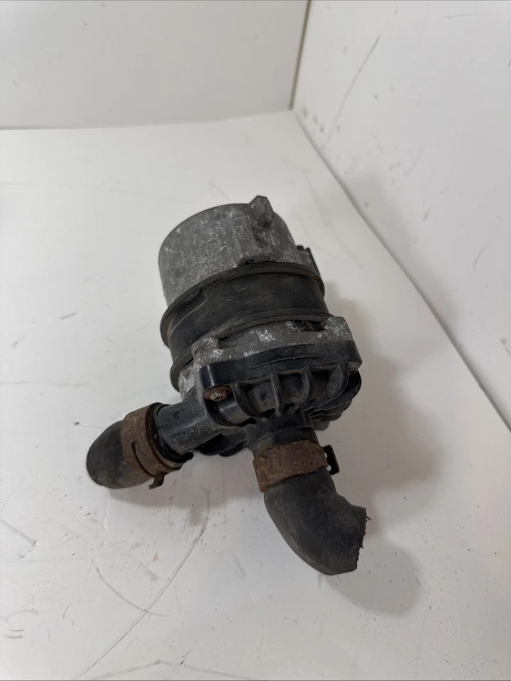 AUDI S4 2012 refrigerante auxiliar bomba de agua montaje OEM Foto 2 de 4