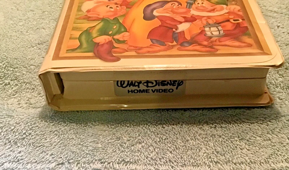 Disney's Masterpiece Snow White And The Seven Dwarfs VHS Movie 1994 - Image 3 of 4