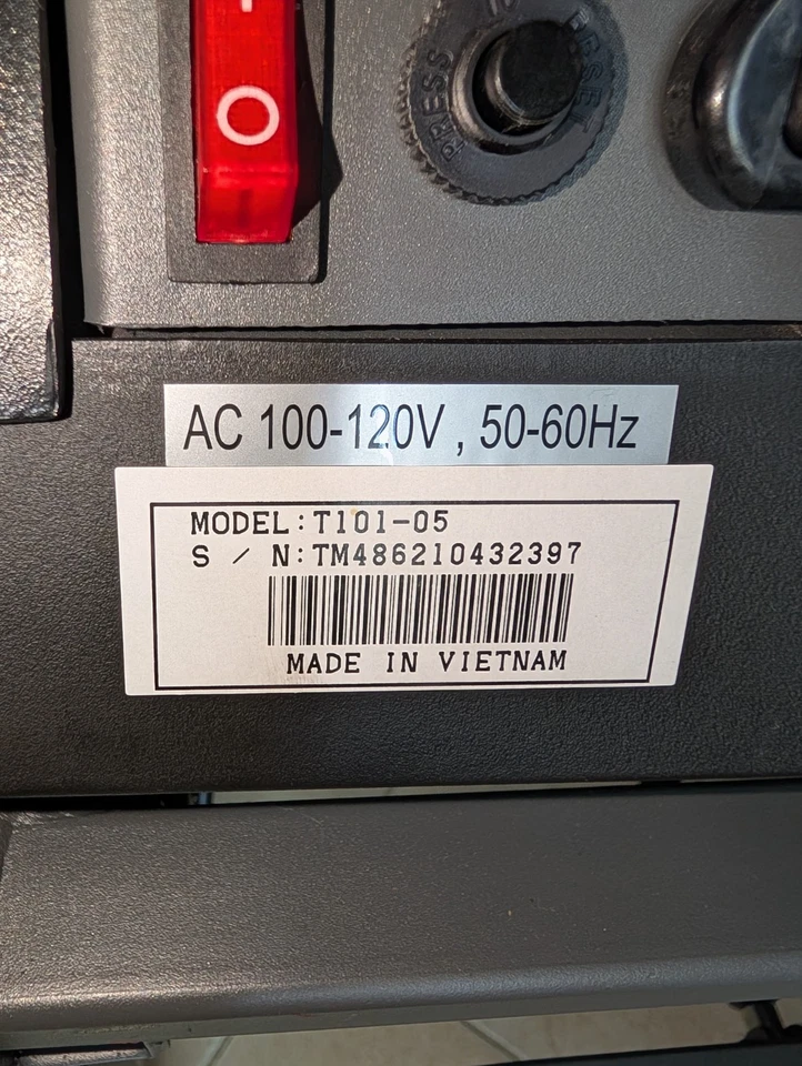 Cinta de correr nueva, 1 hora usada. Bluetooth, ventilador y 5 ajustes. PD $1,500 quiere $750 Foto 2 de 4