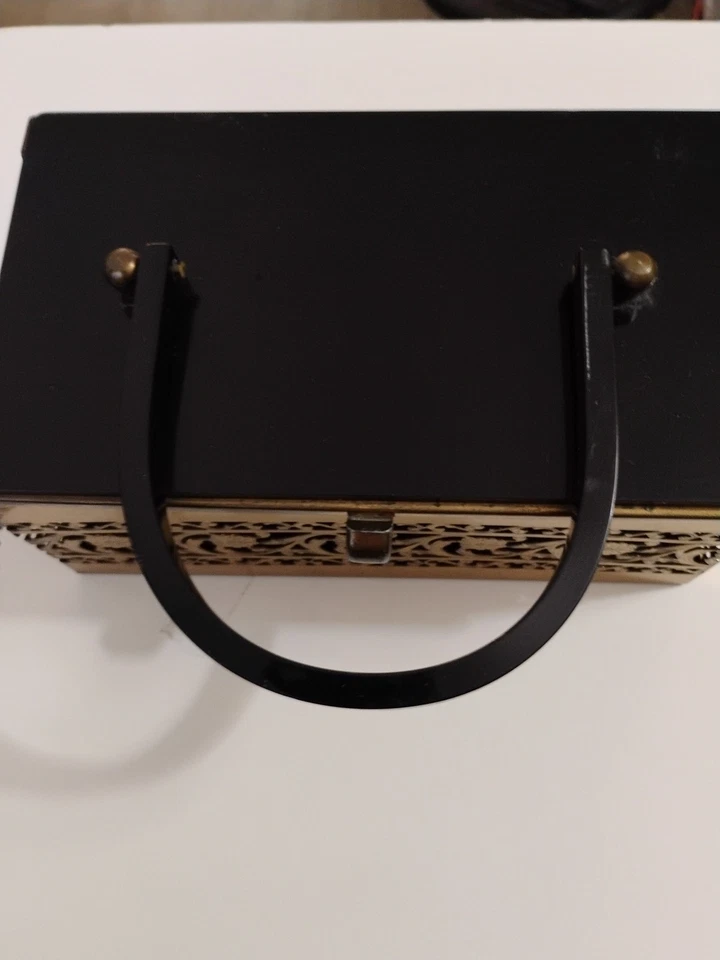 Cartera caja recortada de metal Lucite y latón de colección de los años 50 fondo completo, patrón de flores Foto 4 de 4