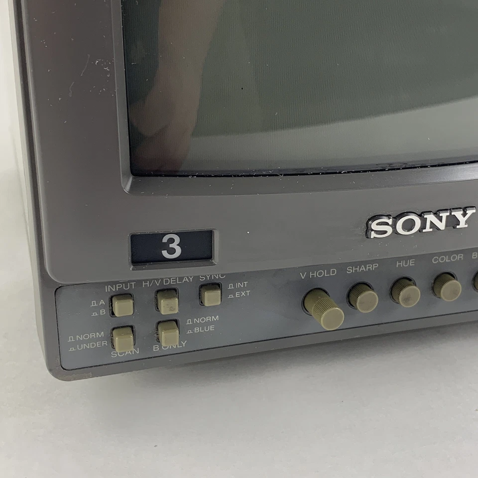 Sony Trinitron PVM-8220 8" Analog Display CRT Monitor Green Dark Screen Tested - Image 4 of 4