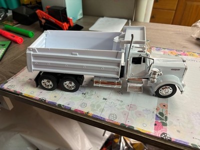 1/32 NEW RAY USED WHITE KENWORTH W 900 DUMP TRUCK, NO PACKAGING # C 415