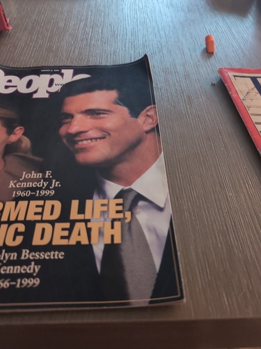 People Weekly Magazine August 2, 1999 - John F. Kennedy Jr. Memorial Cover - Picture 3 of 4