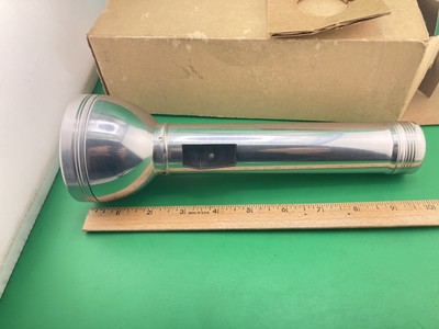 Vintage Flasglight Rayovac Ray O Vac H33 Mint In Box 3 D Batteries NOT Included