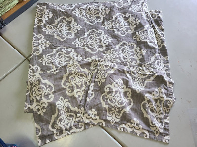 The Company Store ''Gray White Medallions'' Full/Queen Duvet & 2 Shams