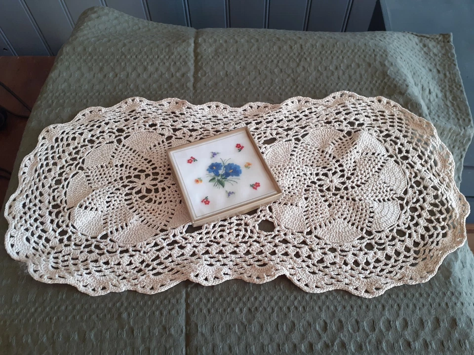 LOT vintage ANCIEN NAPPERON au crochet & BOITE MOUCHOIR BRODERIES FLEURS - Photo 2/4