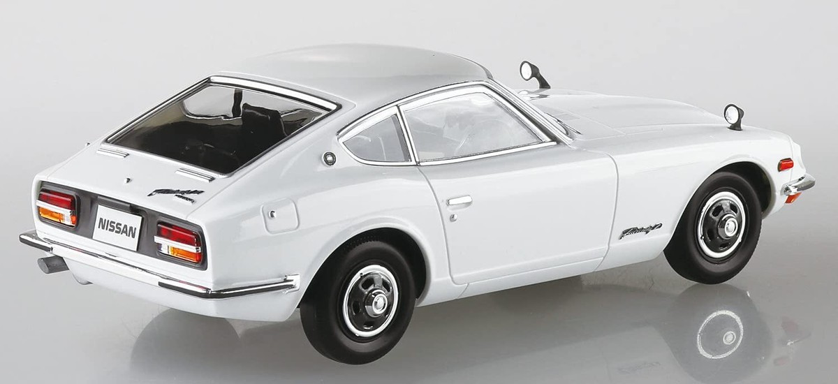 Aoshima 1/32 Nissan S30 Fairlady Z White Plastic Model 13-A