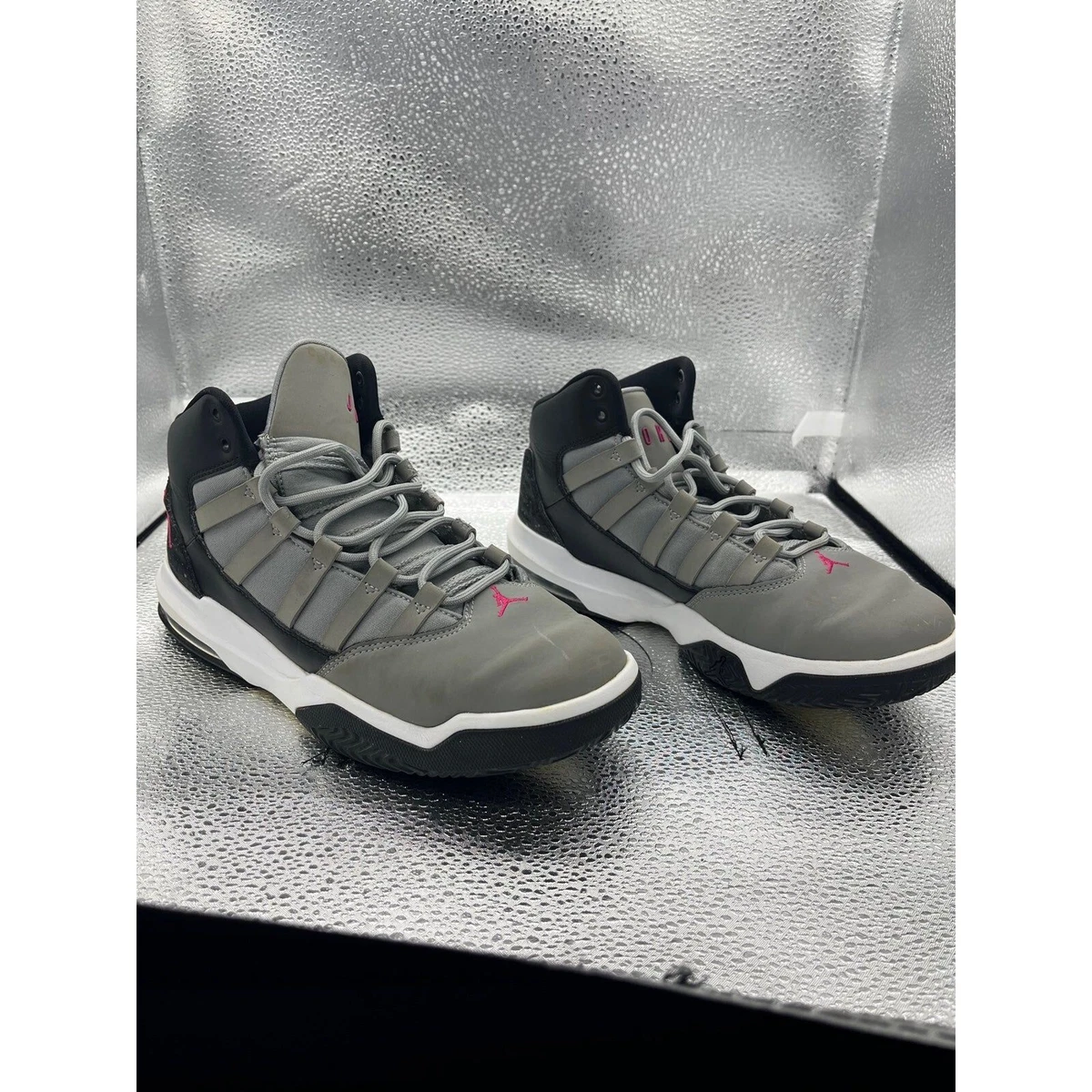 Jordan max aura grey and pink sale