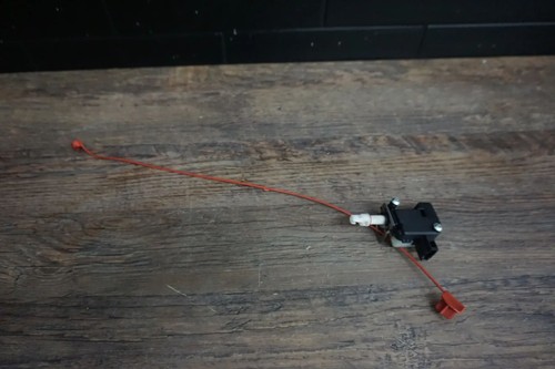 Audi TT TTS TTRS 8N 8J Phaeton Stellmotor Tankklappe 3B0959782 1C0810773