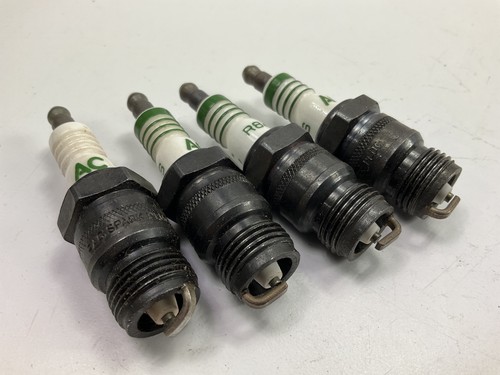 (4) Acdelco R84TS Spark Plugs - Picture 2 of 3