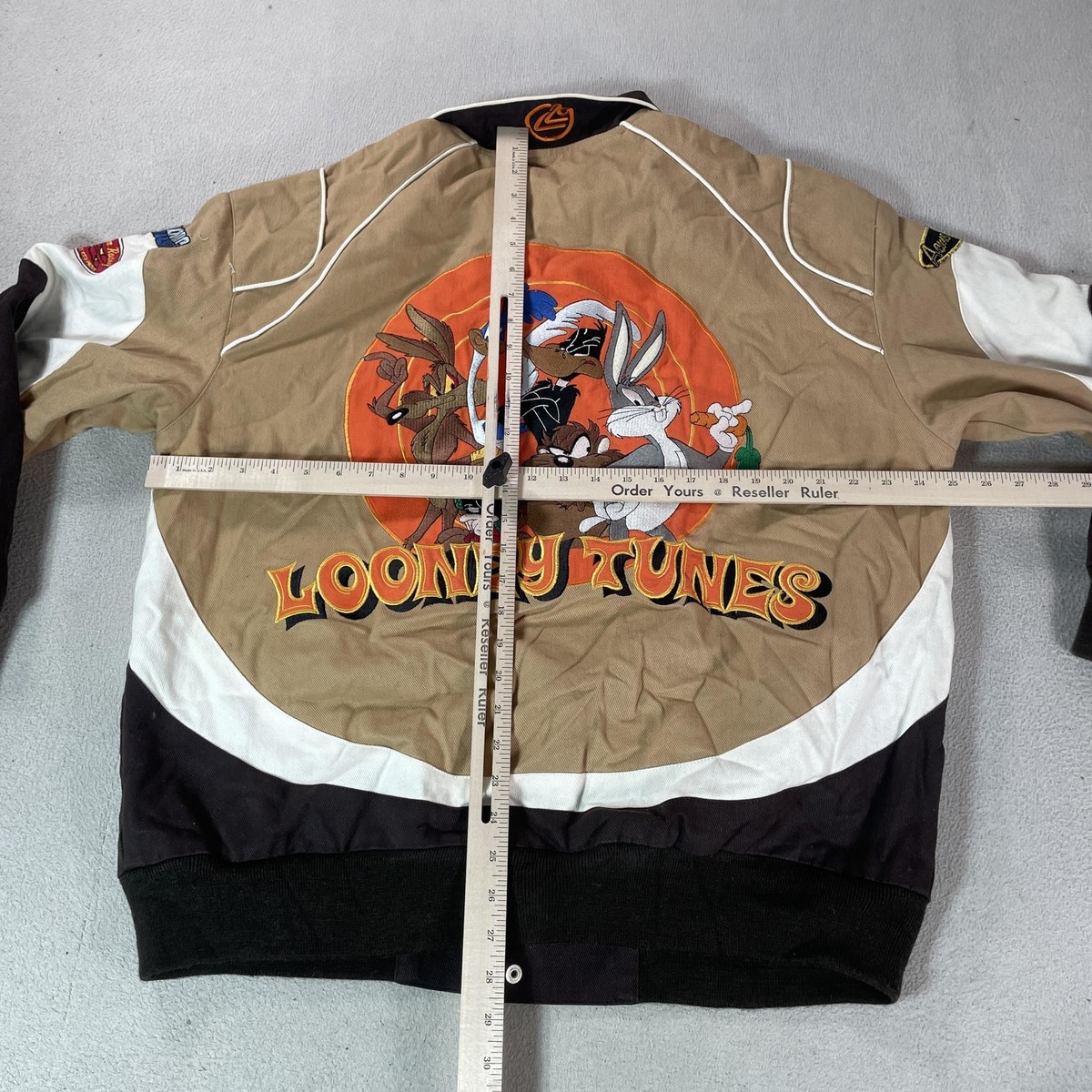 LOT 29 Looney Tunes Jacket Mens Large Tan Bugs Bunny Canvas