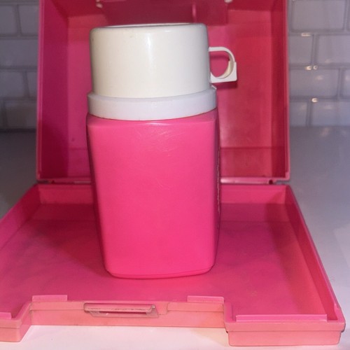 Vintage 1975 "Daisy" Pink Plastic Lunchbox By Thermos, W/ Thermos, Kirby Martin - Picture 13 of 18
