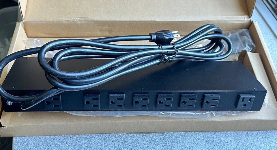 NEW EATON SGXRM19B Rackmount Surge Protector Power Strip 9 Outlet 15 Amp 120V - Image 2 of 4