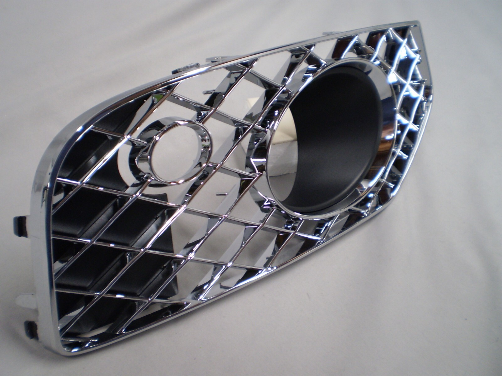 OEM New Bentley Fying Spur Right Lower Chrome Air Guide Grill For 2020+