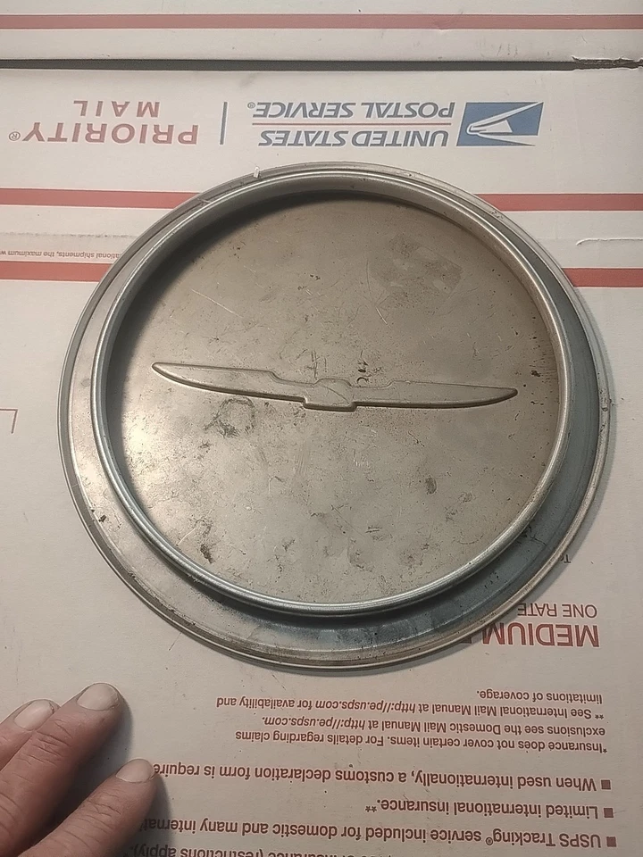 Tapa central de rueda Ford Thunderbird 1989-1992 OEM, Hollander 1682 Foto 4 de 4