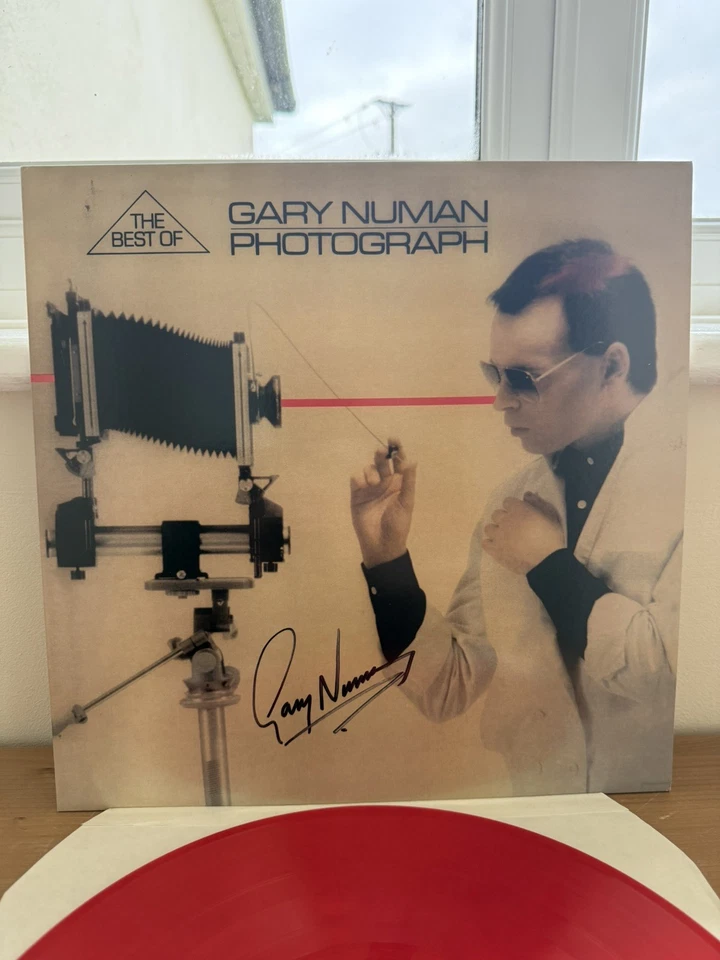 Gary Numan Photograph The Best of LP Red Vinyl Signed! VERY VERY RARE! Lovely.  - Image 3 of 4