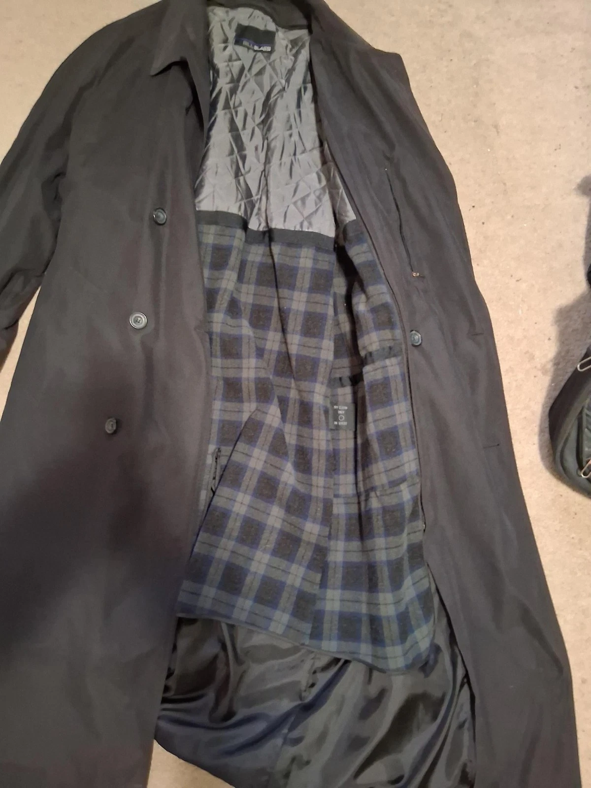 Bill Blass Men’s Overcoat Raincoat Black Belted Rain Coat w/Removeable Liner - product detail image 3