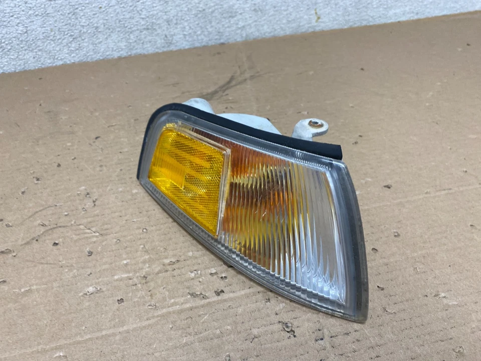 Mitsubishi Mirage 1997 a 2001 pasajero derecho señal de giro derecha OEM R0597 DW Foto 3 de 4