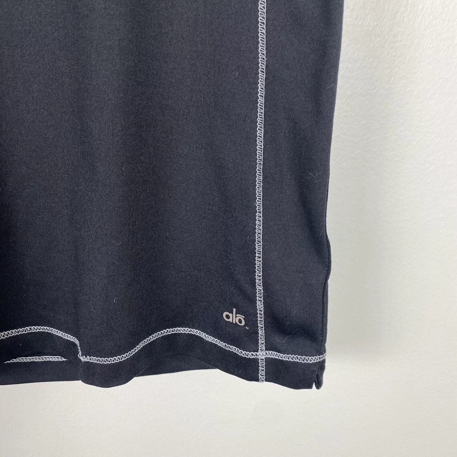 alo-yoga cool fit athletic tee short sleeve work out shirt