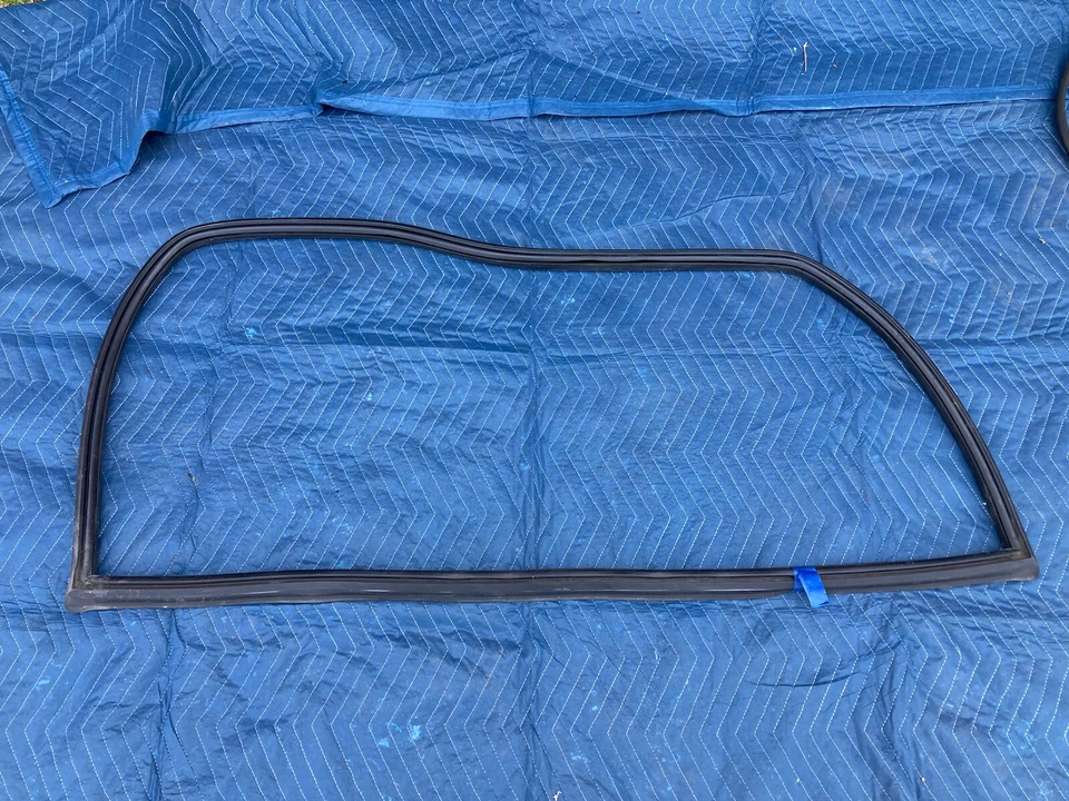 1982-1994 BMW E30 318i 325i Rear Window Gasket Seal Weatherstripping #2255M - Image 2 of 4