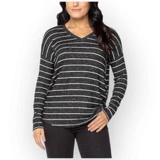 NWT Well Worn Striped V-Neck Long Sleeve Tee – Size M – Black & White