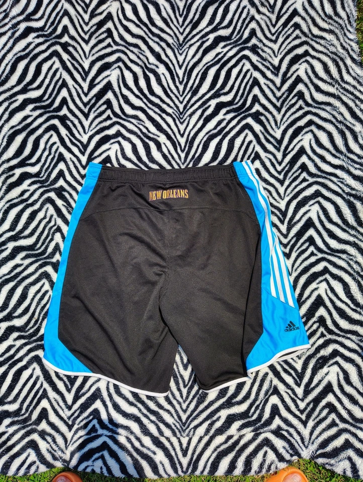 Vintage Y2K Adidas New Orleans Hornets Shorts Mens M Blue Black NBA Basketball - Image 2 of 4
