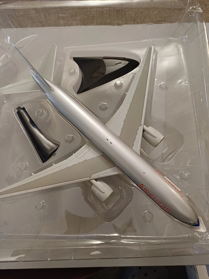 Herpa 1:200 Airliner Boeing 777-200 American Airlines Art Nr 550062 - Image 2 of 4