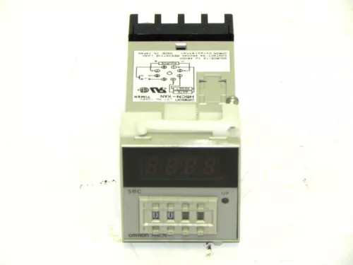 OMRON H5CN-XAN TIMER 12 TO 48VDC 3A 250VAC W/ P3G-08 SOCKET H5CNXAN