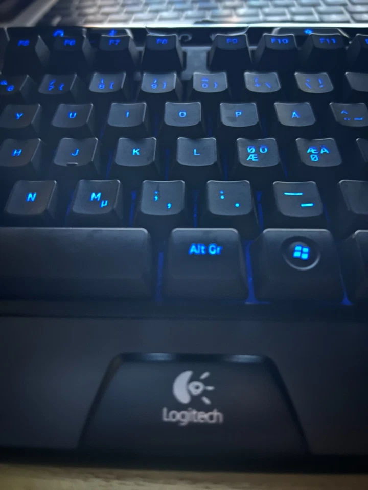 Teclado para juegos Logitech G110 retroiluminado LED, colores clave personalizables retroiluminados Foto 3 de 4