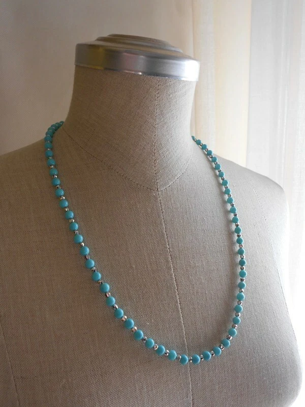 COLLANA IN VERE PERLE D'ACQUA DOLCE E ARGENTO 925%. Colore nero. - Immagine 3 di 4