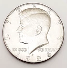 1986 P KENNEDY HALF DOLLAR  AVE CIRCULATED **FREE SHIPPING**