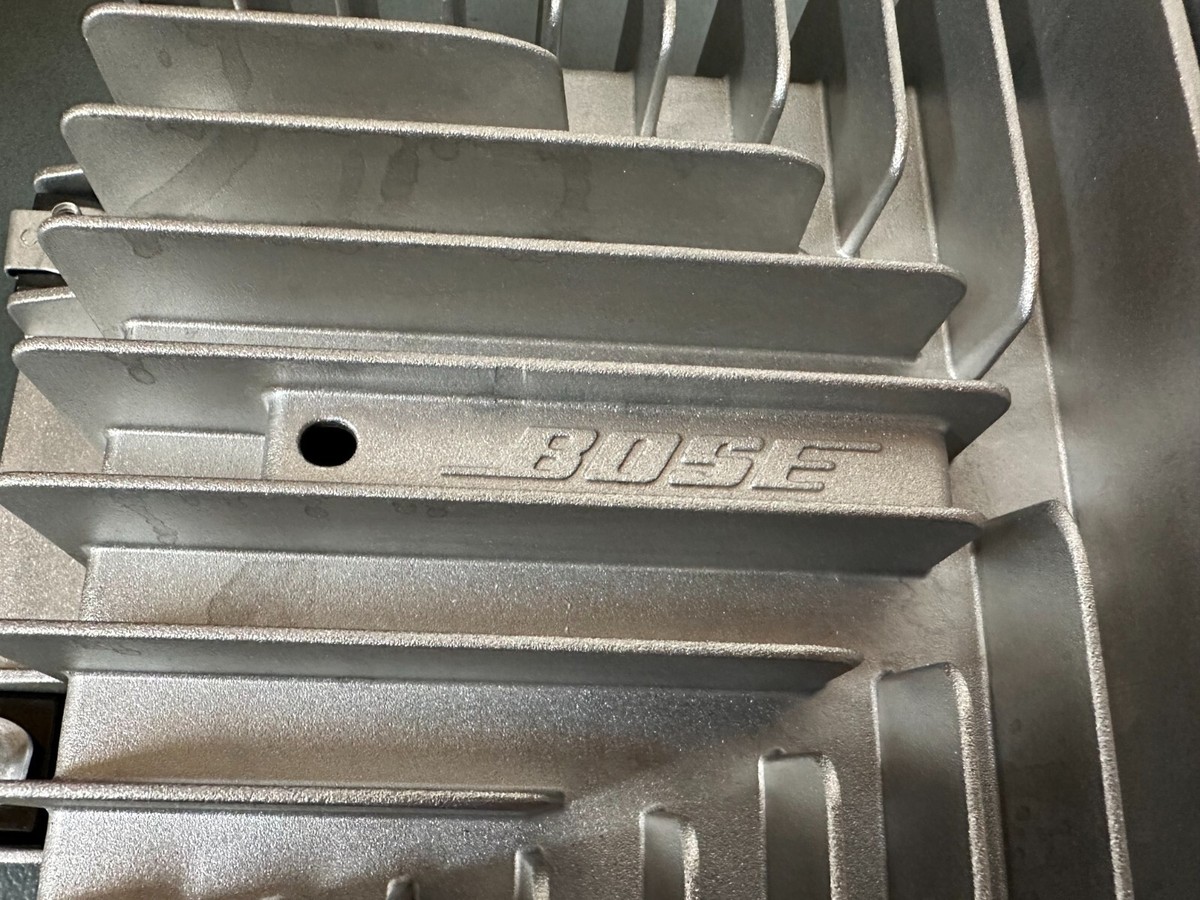 キャデラック エスカレード　Bose アンプ　 No 25939529 キャデラック エスカレード Bose アンプ No 25939529