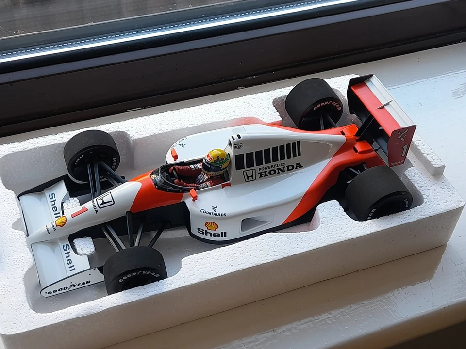 Ayrton Senna 1991 McLaren MP4/6 - Honda Campeón del Mundo 1/18: Minichamps Nuevo en caja  Foto 2 de 4