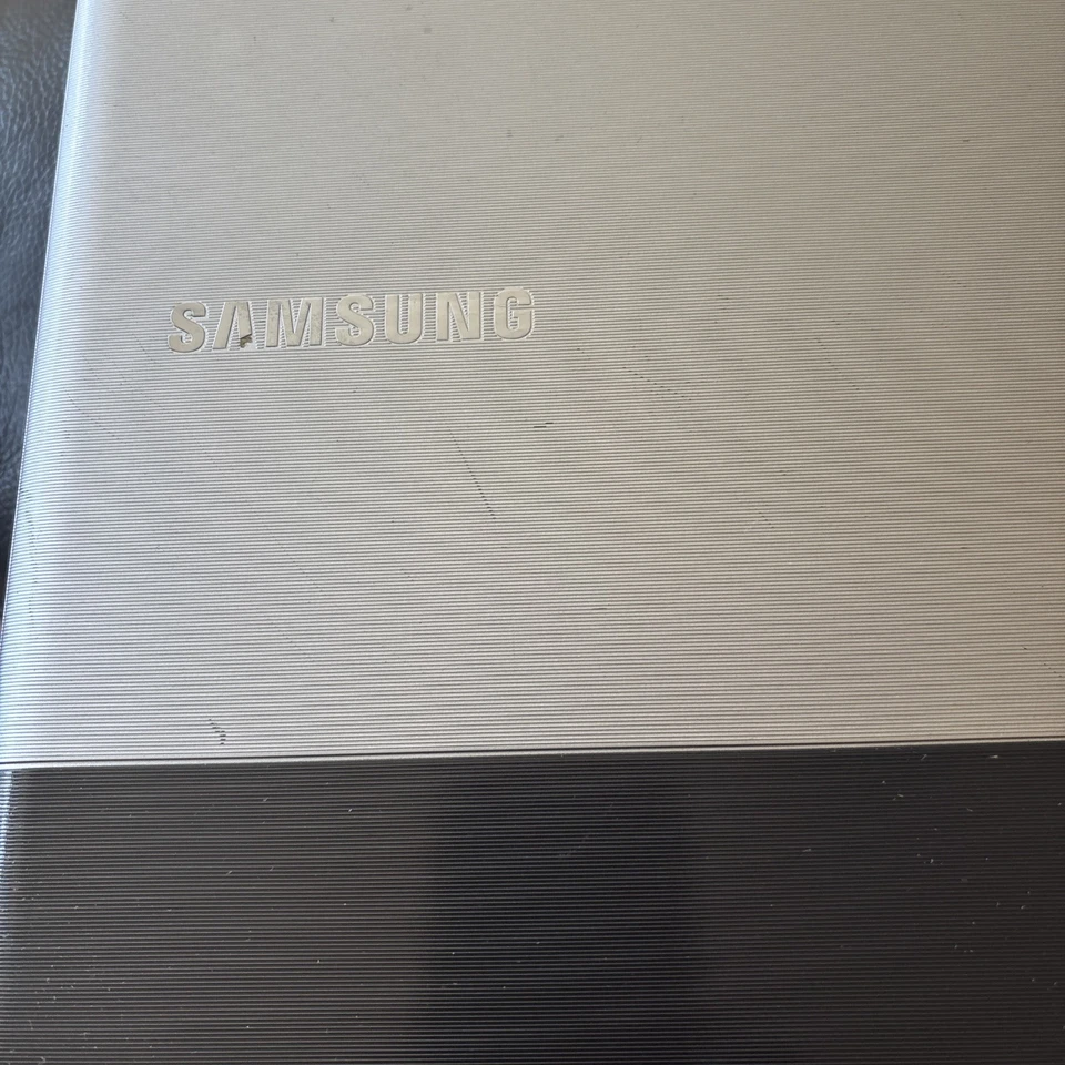 Samsung Laptop NO300E5A with Charger and recovery Disk  - Image 2 of 4