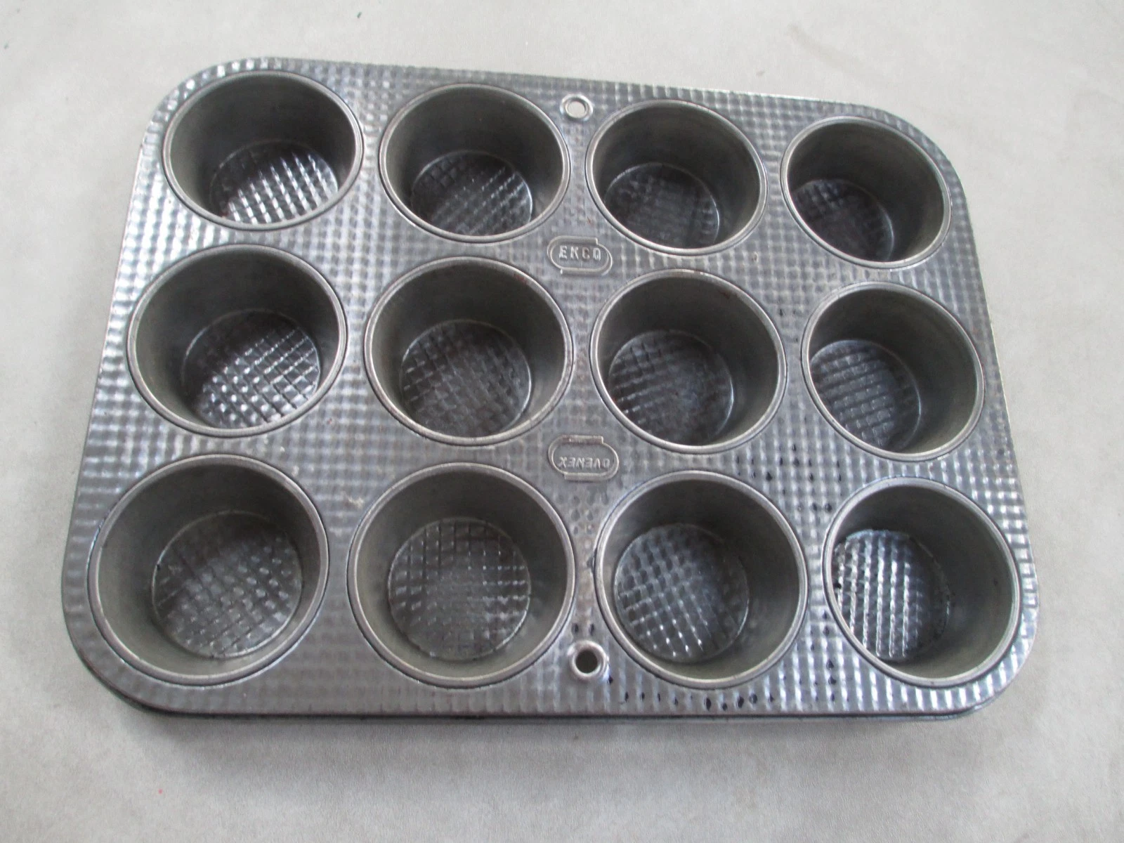 Vtg Ekco Ovenex Waffle Pattern 12 Cupcake/Muffin Metal Baking Tin USA VGC