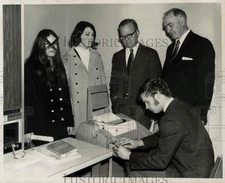 1971 Press Photo Attendees at the annual Wentworth Institute Open House
