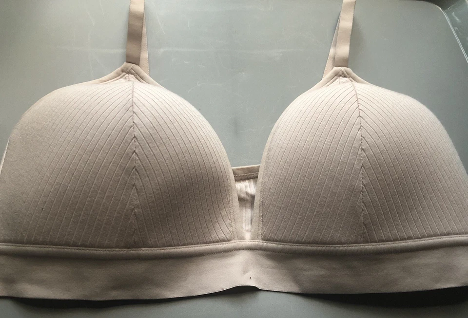 Sujetador Pullover Bralette Grande Auden Sin Ganchos Rosa Suave Ligeramente Forrado Foto 2 de 4