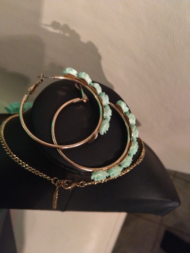 Mint Green Carved Flower Bib Necklace 16" + Extender & Earrings Set - READ ST009 - Picture 12 of 15