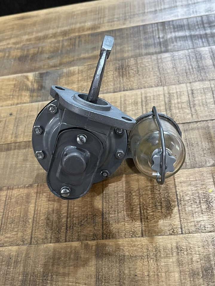 Cuerpo de bomba de combustible modelo C 1930 Chrysler serie 70 77 CA #855271 brazo #5483 Foto 4 de 4