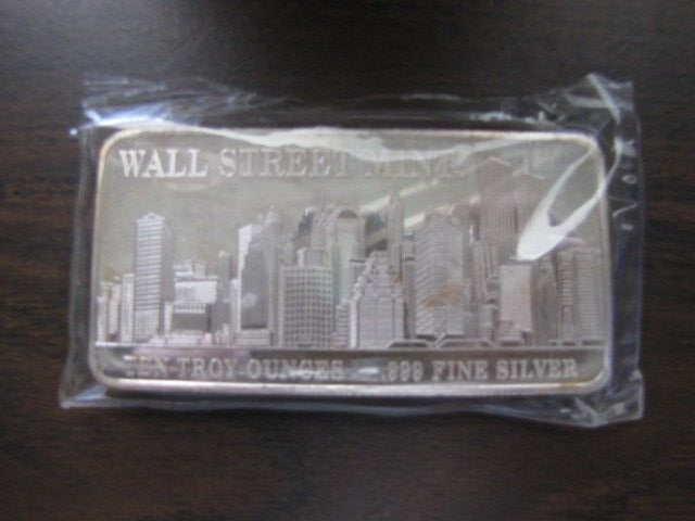 VINTAGE WALL STREET MINT NEW YORK SKYLINE WORLD TRADE CENTER 10 OZ