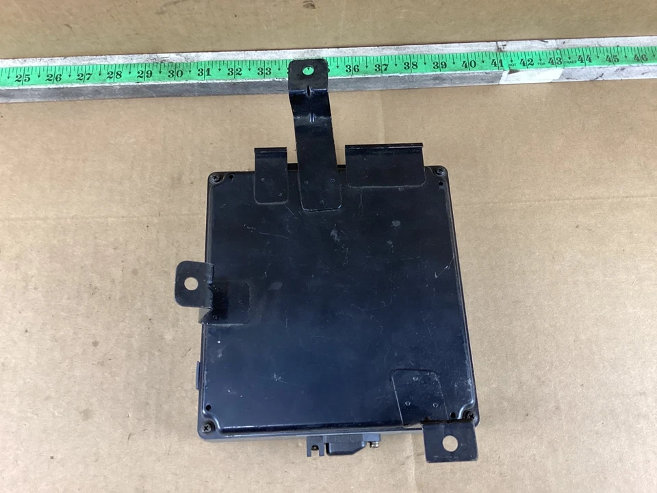 Блок управления двигателем пикапа Nissan 1986-1988 годов выпуска ECU ECM с монтажным кронштейном 2371007G01 - Изображение 4 из 4