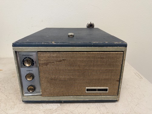 GE Stereophonic H-943 Portable 6AQ5 Tube Console Record Player