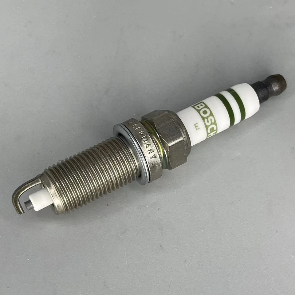 Bujía MOPAR GENUINA 16 piezas para Cherokee Durango Ram Commander 4.7 SPFR8TE2AA Foto 3 de 4