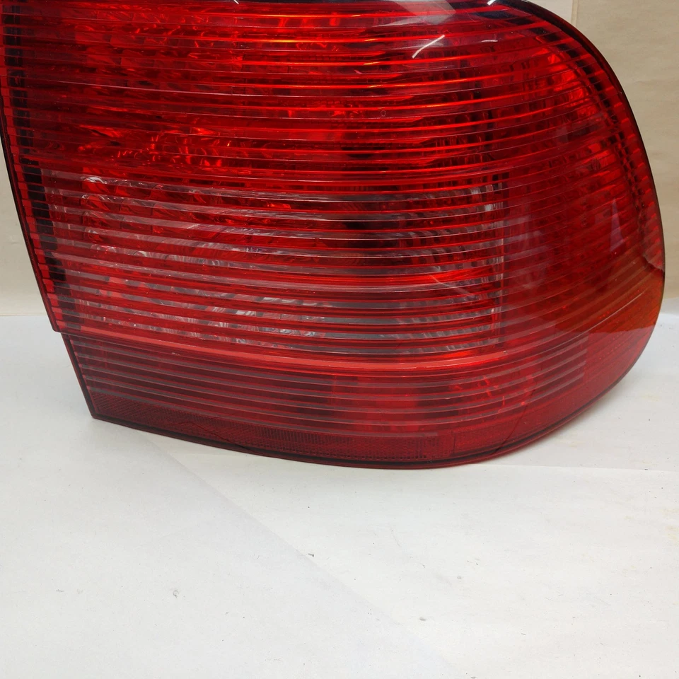 2003-2006 Porsche Cayenne Right Passenger Side Tail Light - Изображение 2 из 4