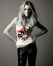 BEAUTIFUL SOPHIE ELLIS BEXTOR 8X10 PHOTO