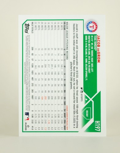 2023 Topps Holiday #H197 Jacob DeGrom SP Santa Hat Variation - Picture 2 of 2